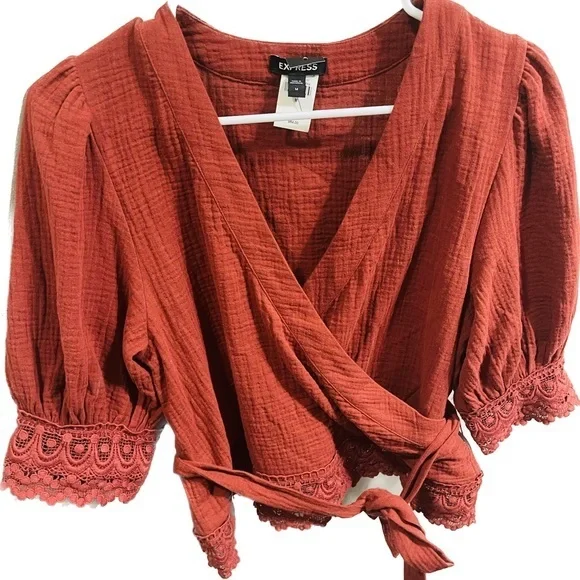 Express Women’s Textured Lace Trim‎ Belted Wrap Front Top. Medium. NWT - Picture 5 of 6